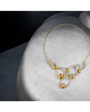 Collier Rigido “Sinfonia Ambrata”: Architettura di Cristalli in Oro Imperiale